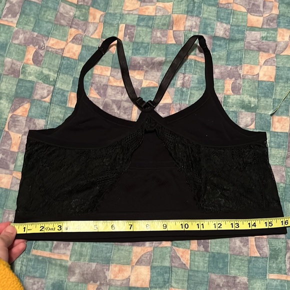 Racerback black lace sports bra - Picture 4 of 7